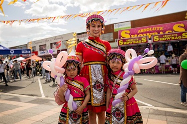 Mum and daughters in traditional costume at Cabramatta Moon Festival 2025 photo by Ken Leanfore.