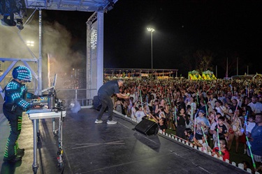 Main-stage-with-DJ-Hany.jpg